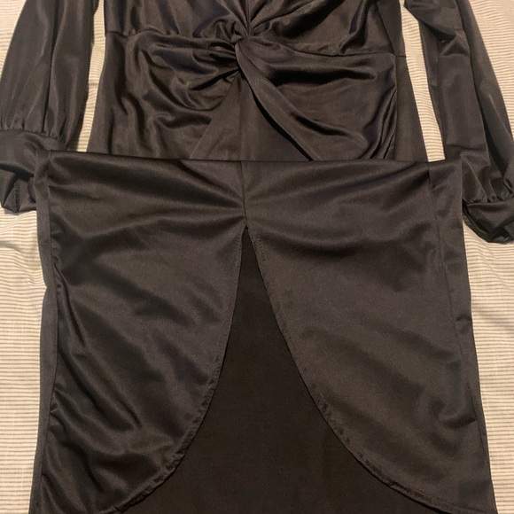 Boohoo- Twist Front Plunge Slinky Midi Dress - Picture 3 of 3